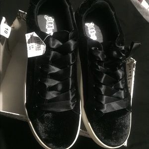 Brand new black shoes! Material texture! Great buy